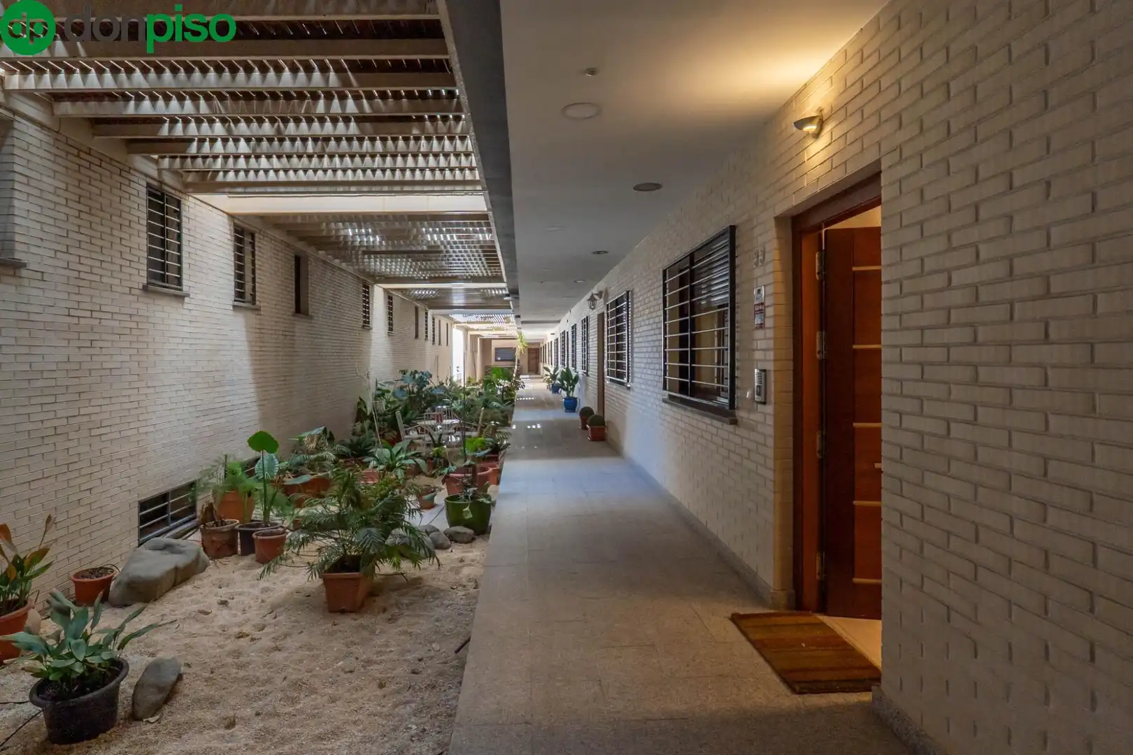 Einfamilien-Reihenhaus zum Verkauf in Granada mit Klimaanlage und Terrasse
