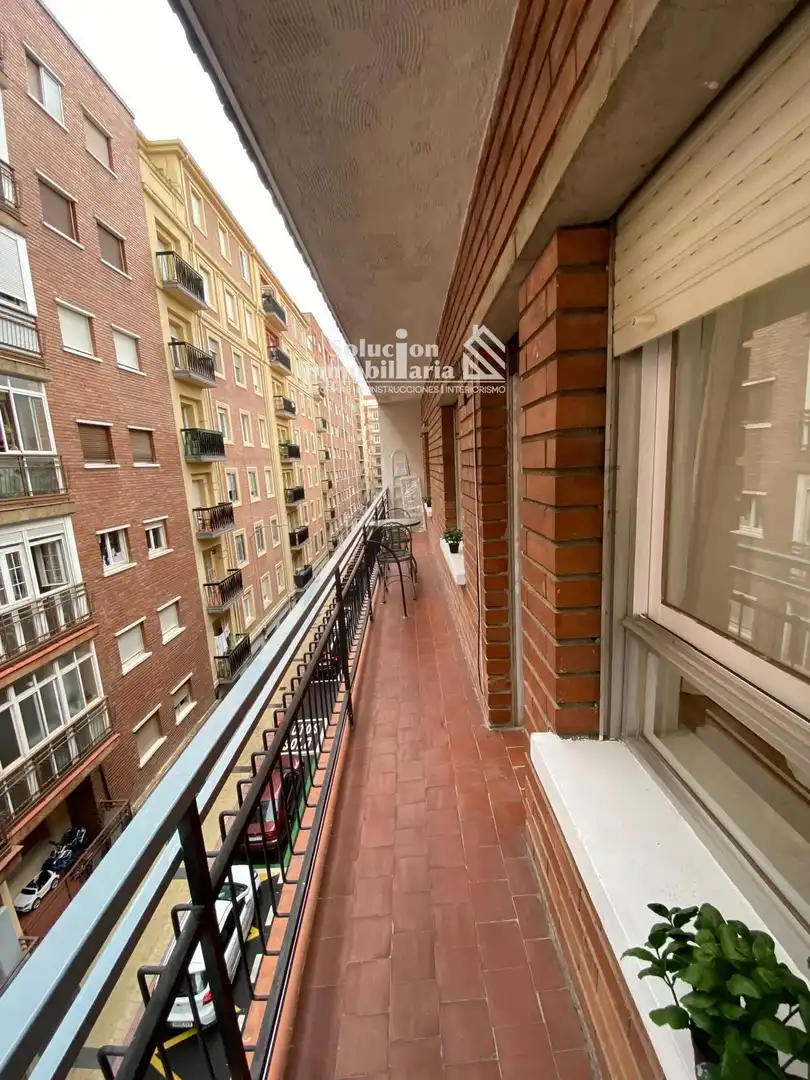 Vista exterior de Pis de lloguer en Salamanca amb Calefacció, Terrassa i Moblat
