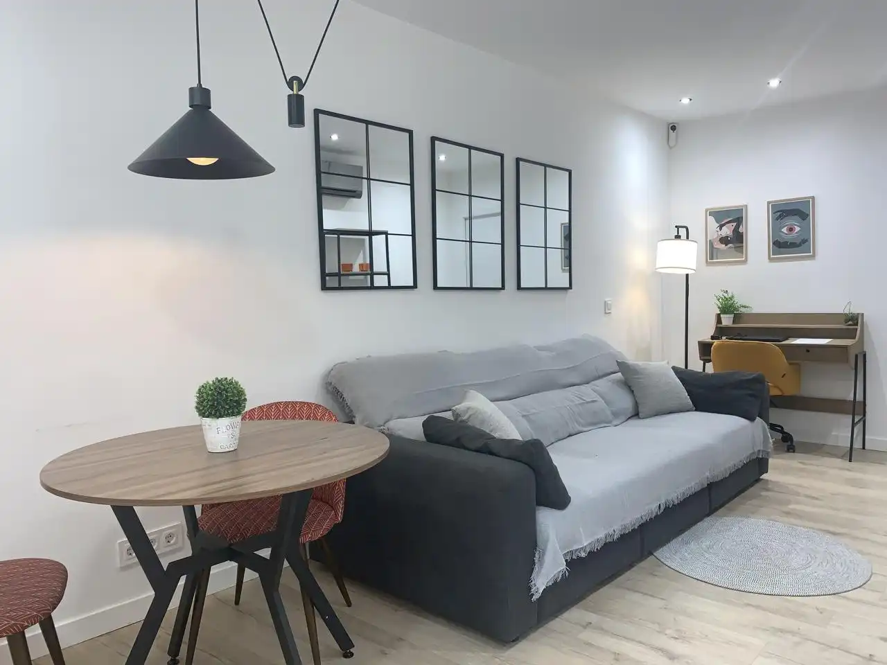Living room of Flat for rent in Madrid  with Air Conditioner and Furnished
