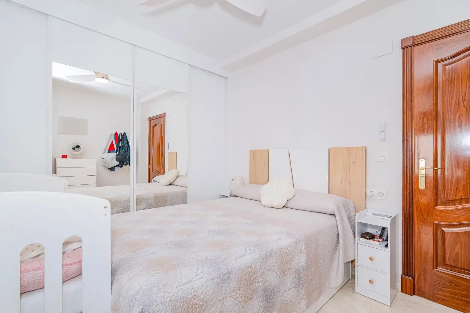 Habitación de Casa adosada en venta en Armilla con Aire acondicionado, Calefacción y Jardín privado