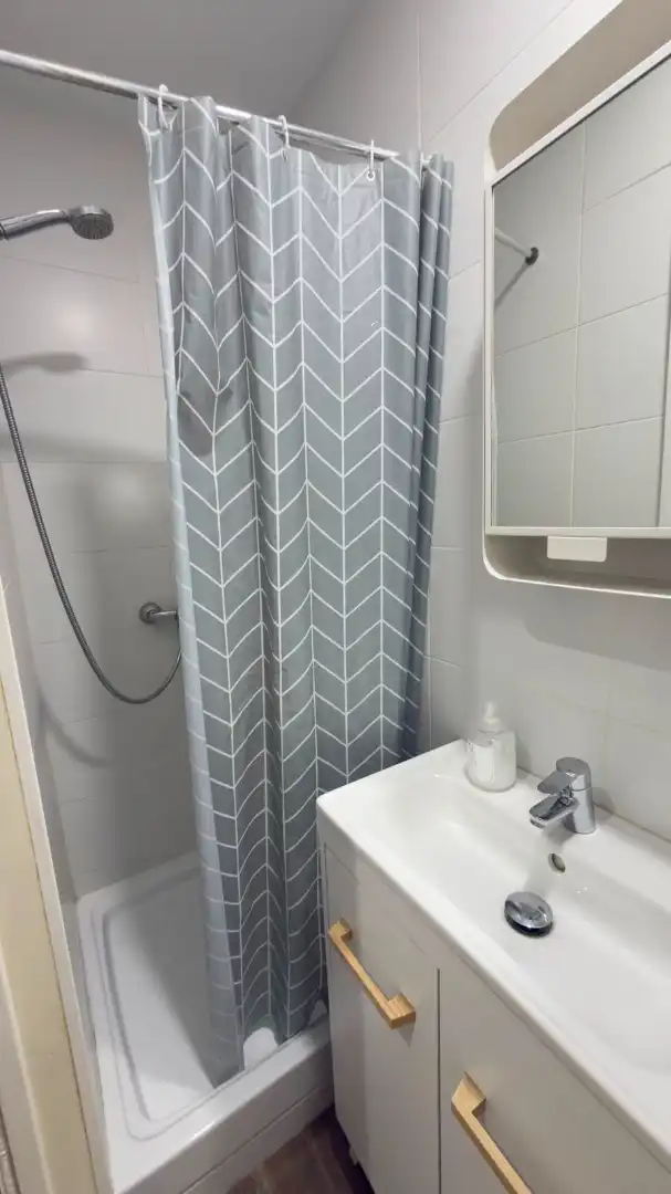 Baño de Piso de alquiler en Granada con Aire acondicionado, Amueblado y Lavadora