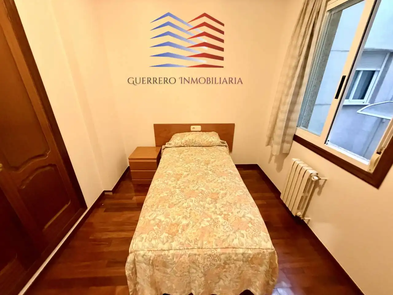 Habitación de Apartamento de alquiler en Ourense Capital  con Calefacción, Parquet y Trastero