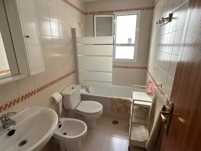 Baño de Apartamento de alquiler en El Portil con Jardín privado, Terraza y Piscina