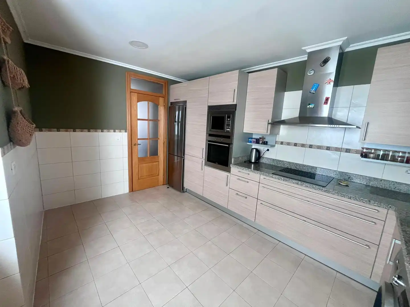 Cuina de Pis de lloguer en A Coruña Capital  amb Calefacció, Parquet i Forn