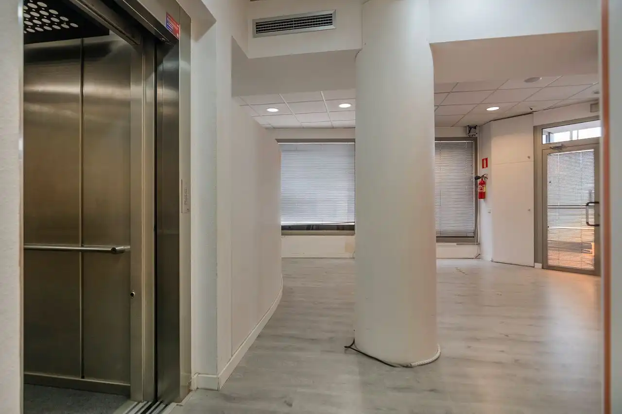 Business premises for sale in Carrer de Sarret i Arbós, imagen 7