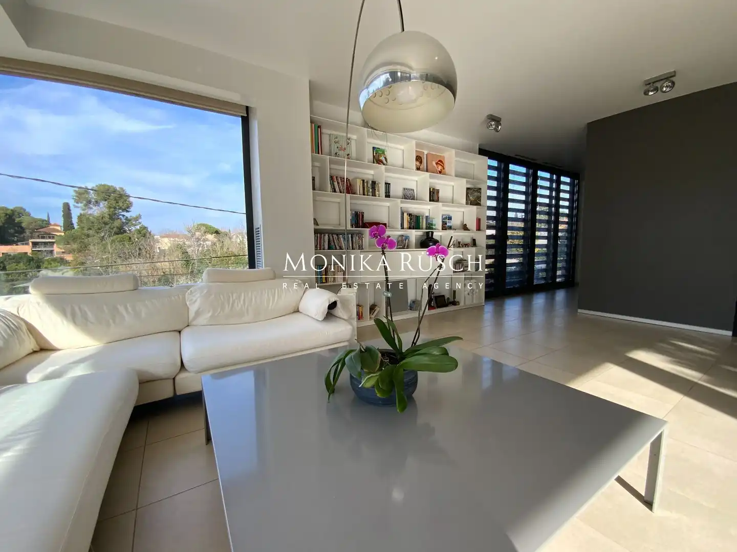 Sala d'estar de Casa o xalet en venda en Sant Cugat del Vallès amb Aire condicionat, Calefacció i Jardí privat