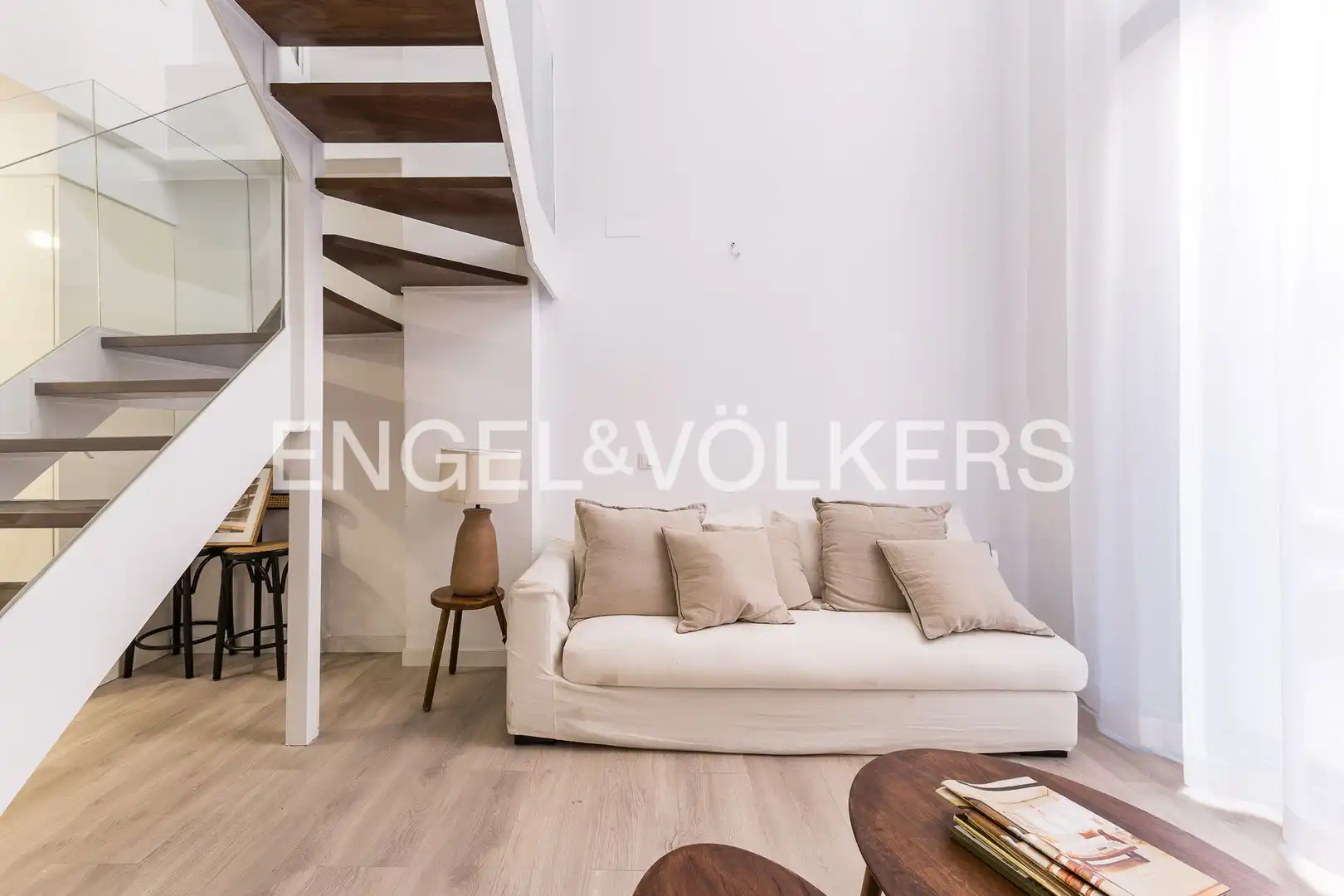 Sala de estar de Dúplex en venta en Barcelona con Aire acondicionado, Calefacción y Jardín privado
