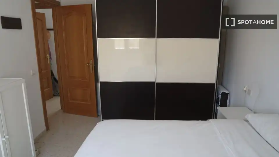 Bedroom of Apartments for share in Rincón de la Victoria  with Air Conditioner, Terrace and Furnished