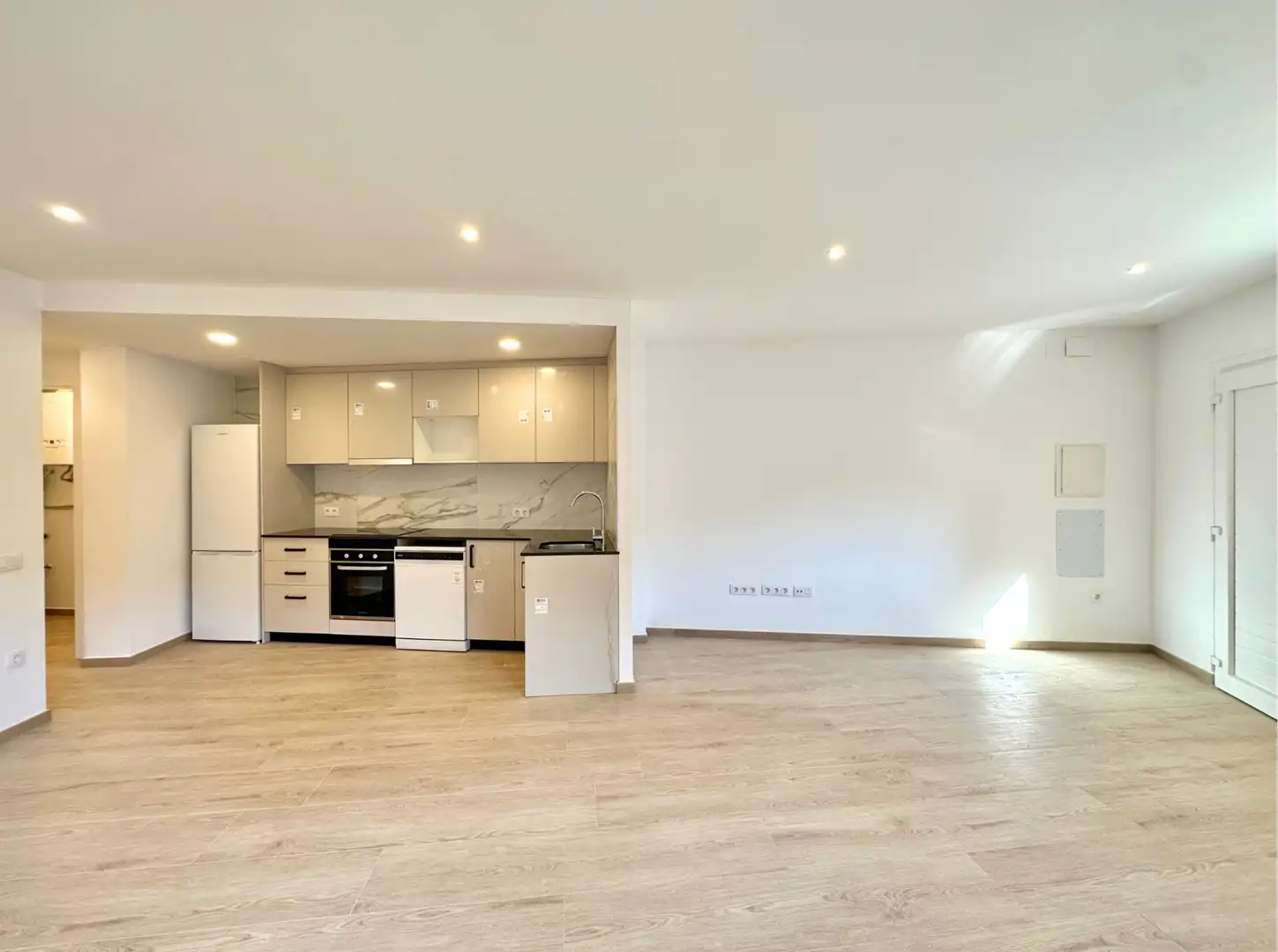 Küche von Wohnung zum Verkauf in Vic mit Heizung, Ofen und Waschmaschine