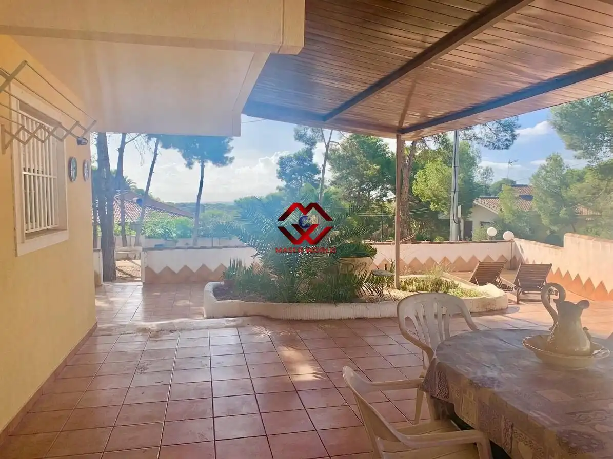 Chalet con terraza en venta en El Pinar de Campoverde, imagen 3