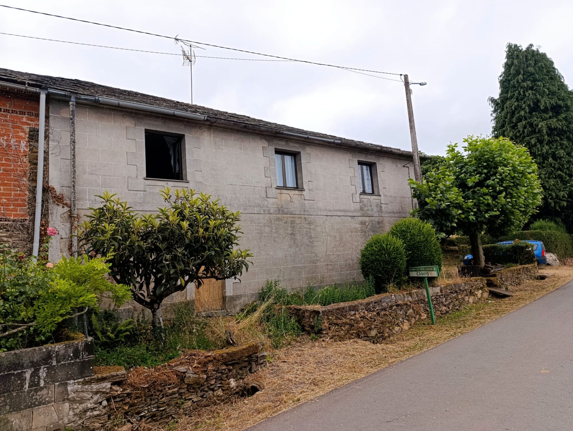 Vista exterior de Finca rústica en venda en O Saviñao  amb Jardí privat, Moblat i Forn