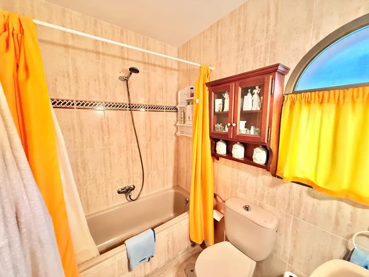 Baño de Casa adosada en venta en Higuera de las Dueñas con Calefacción, Jardín privado y Terraza