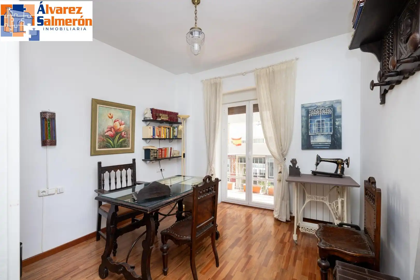 Dining room of Flat for sale in Granada  with Air Conditioner, Heating and Parquet flooring