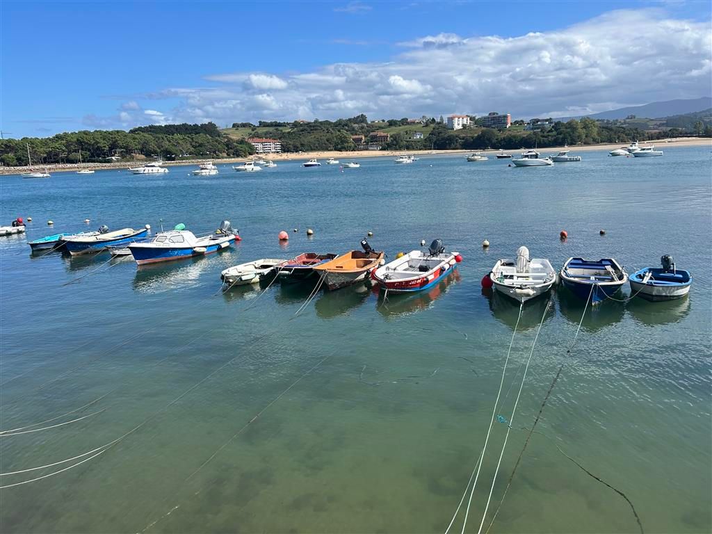 Aparcament de Dúplex de lloguer en San Vicente de la Barquera amb Calefacció, Parquet i Moblat