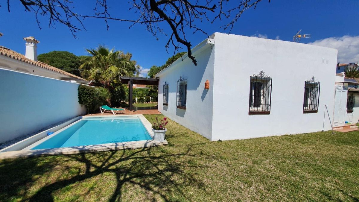 Jardí de Casa o xalet de lloguer en Marbella amb Aire condicionat, Terrassa i Piscina