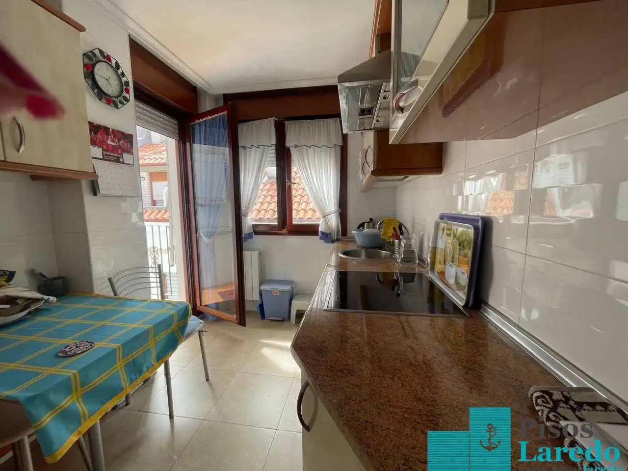 Cuina de Dúplex en venda en Santoña amb Calefacció, Parquet i Traster