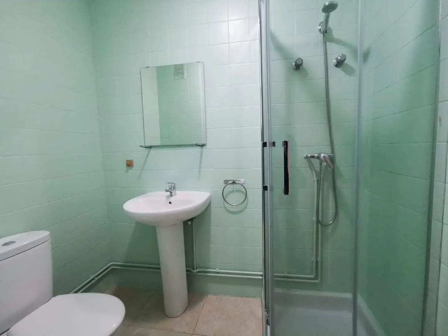 Baño de Piso de alquiler en A Coruña Capital  con Amueblado