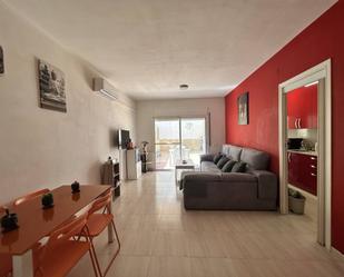 Sala d'estar de Casa o xalet en venda en Cubelles amb Aire condicionat, Calefacció i Terrassa