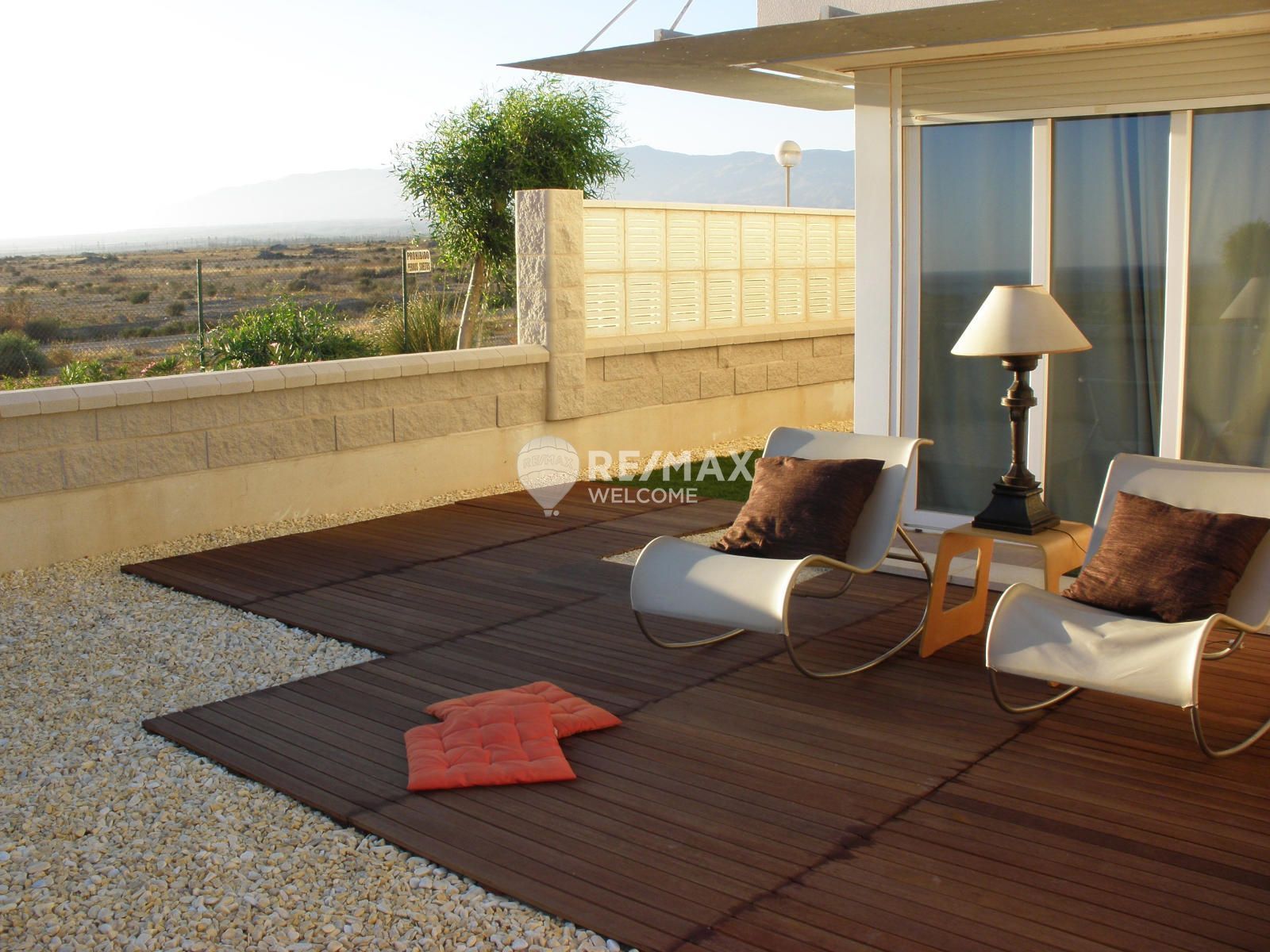 Terraza de Piso en venta en  Almería Capital con Trastero, Piscina y Amueblado
