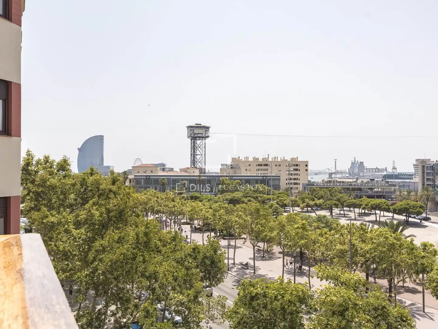 Vista exterior de Àtic en venda en Barcelona amb Aire condicionat, Calefacció i Parquet