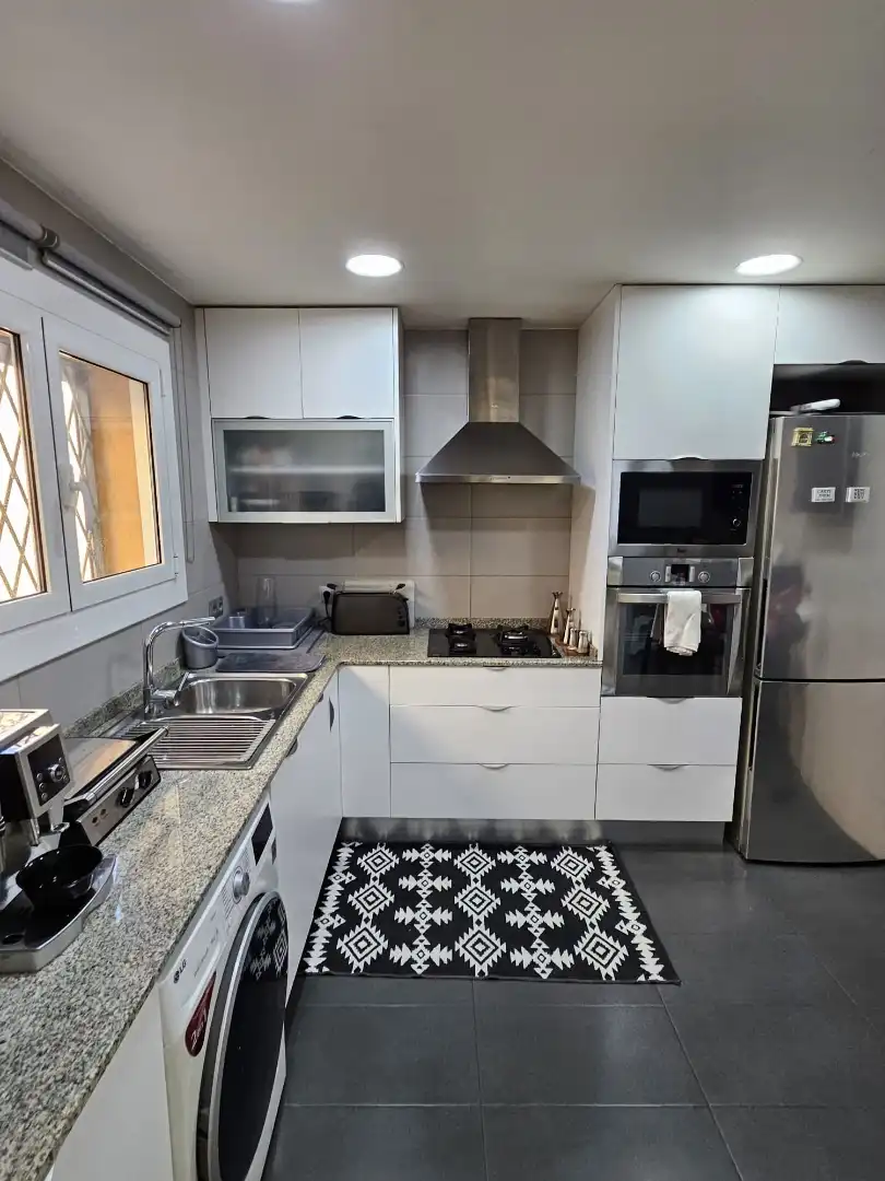 Cocina de Casa o chalet en venta en Barcelona con Aire acondicionado, Calefacción y Jardín privado