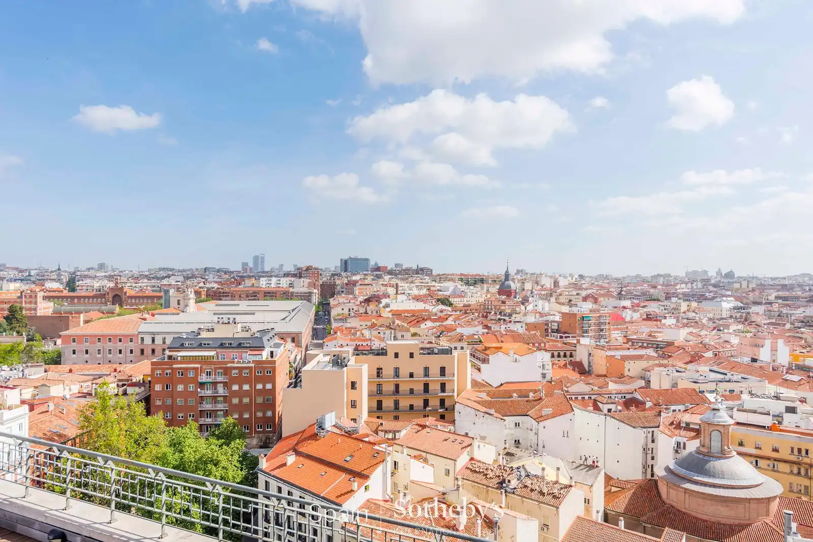 Exterior view of Apartments for sale in Madrid  with Air Conditioner and Community pool