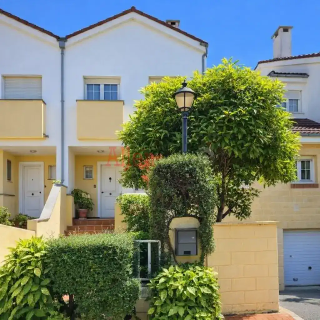 Vista exterior de Casa o chalet en venta en Llanera con Calefacción, Jardín privado y Terraza