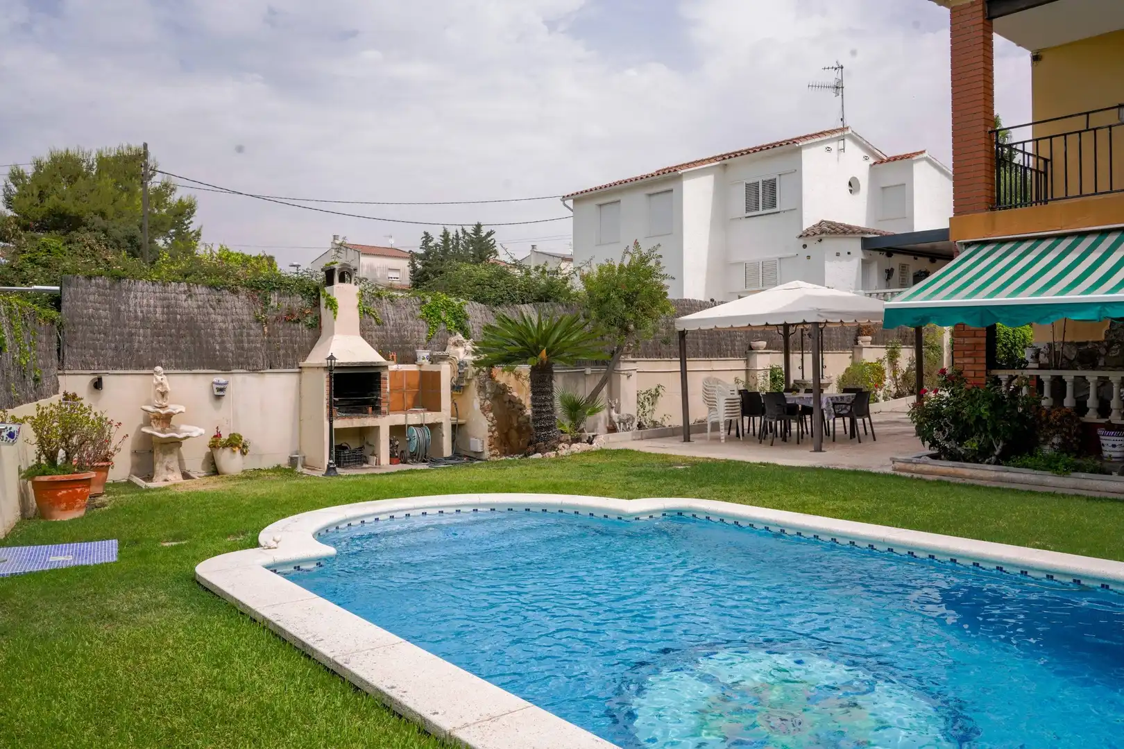 Xalet amb piscina en venda a Avenida ROCA PLANA