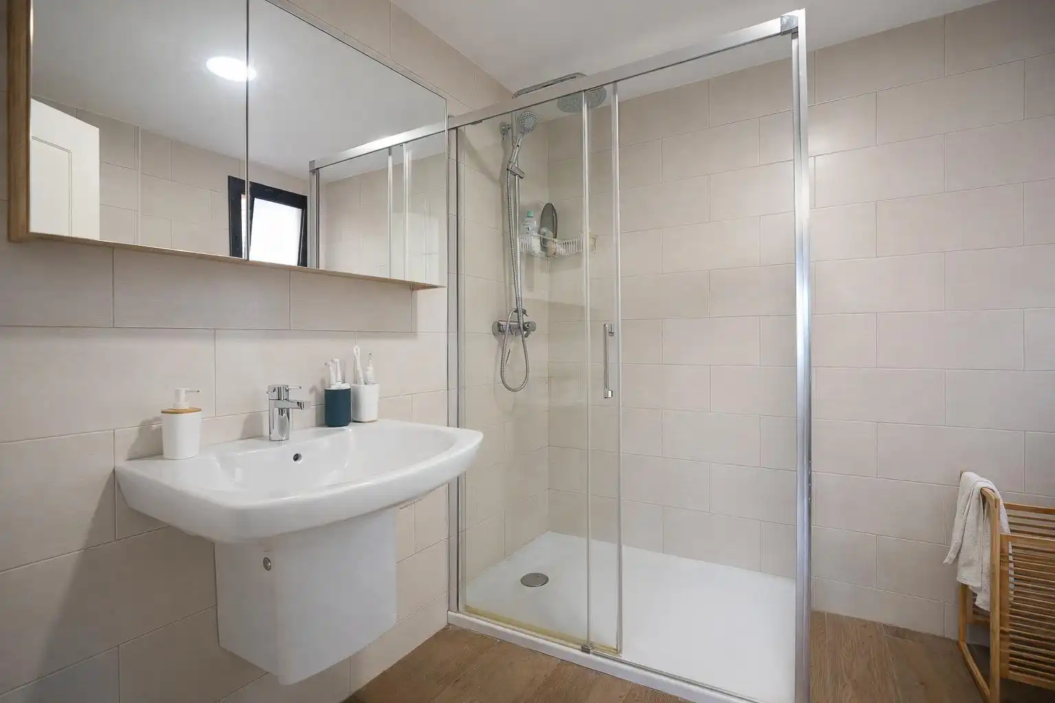 Baño de Casa adosada en venta en Vilallonga del Camp con Aire acondicionado, Calefacción y Jardín privado