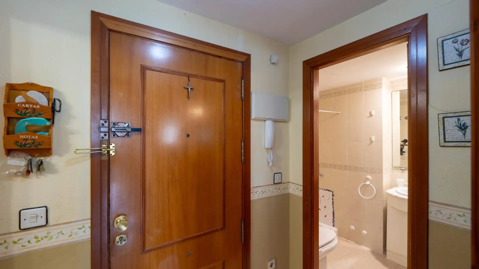 Bathroom of Flat for sale in Benidorm  with Air Conditioner, Private garden and Community pool