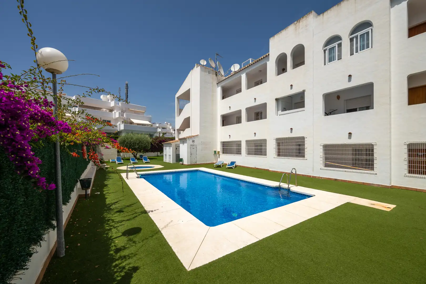Schwimmbecken von Dachboden zum Verkauf in Estepona mit Klimaanlage, Heizung und Terrasse