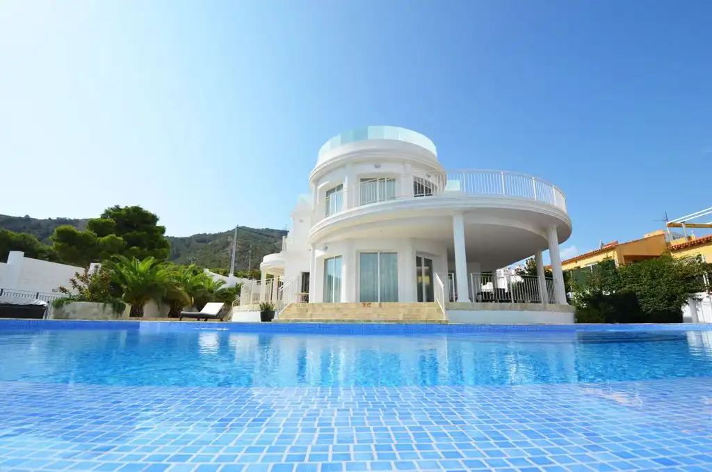 Chalet con piscina en venta en L'Albir