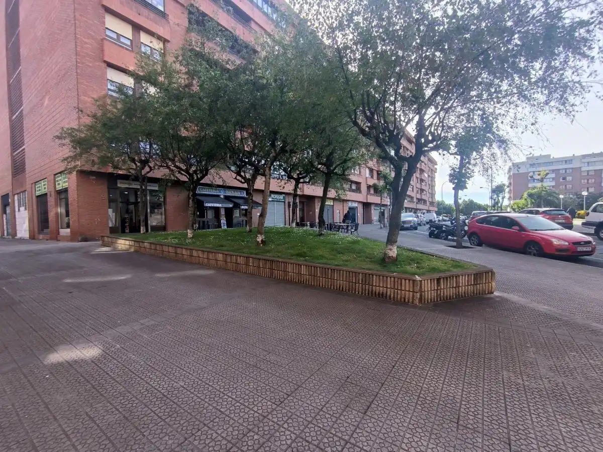Vista exterior de Local en venda en Bilbao 