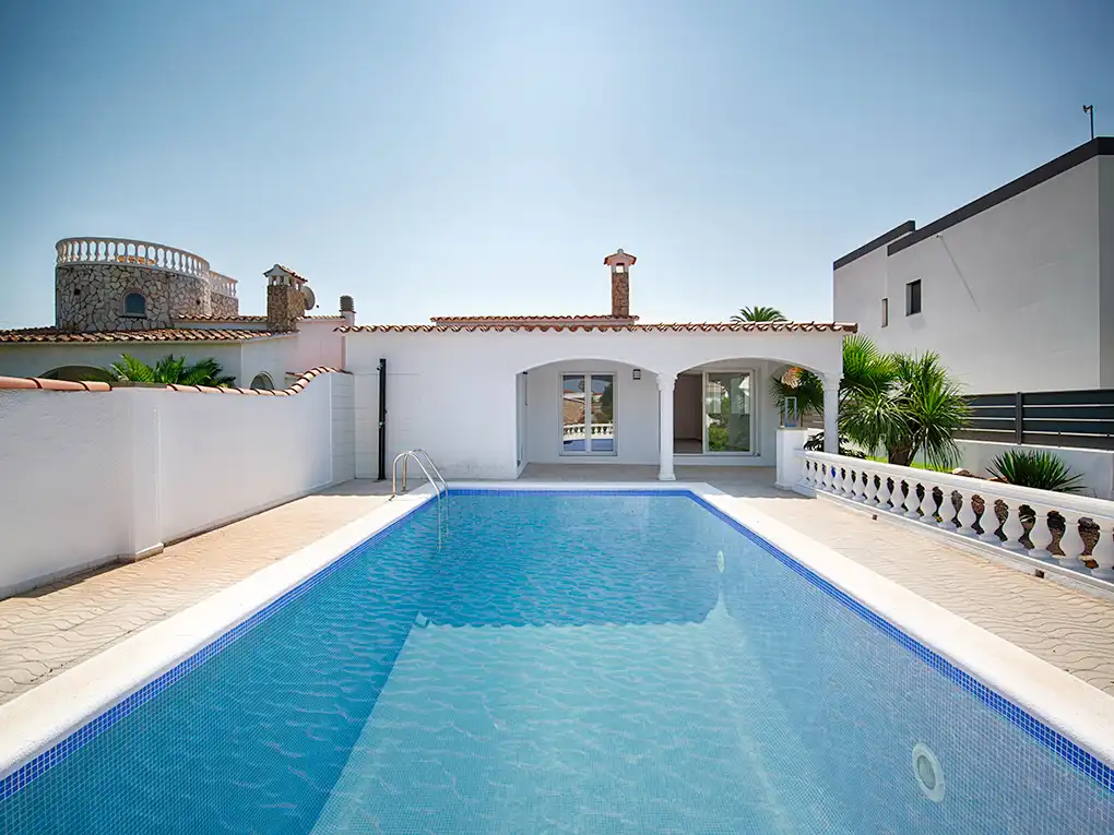 Casa con piscina en venta en Carrer Noguera, imagen 5
