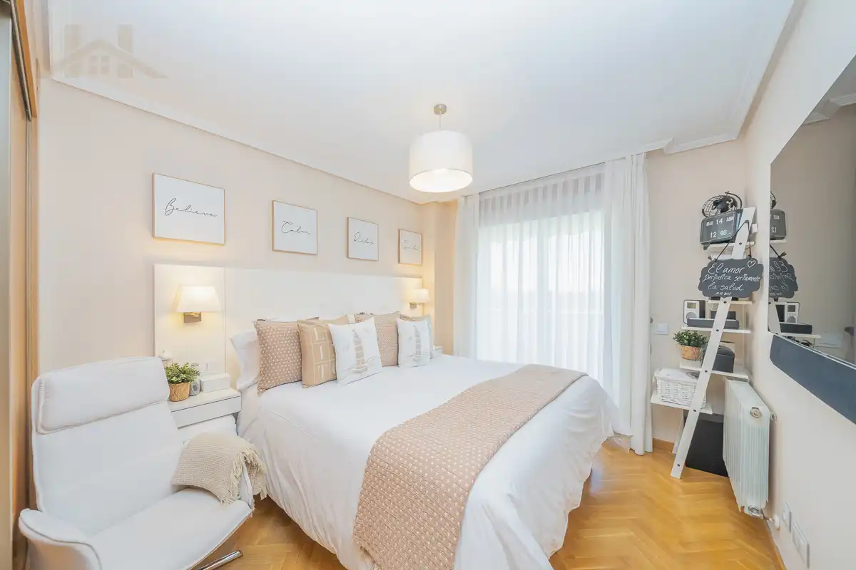 Bedroom of Flat for sale in Boadilla del Monte  with Air Conditioner, Heating and Storage room