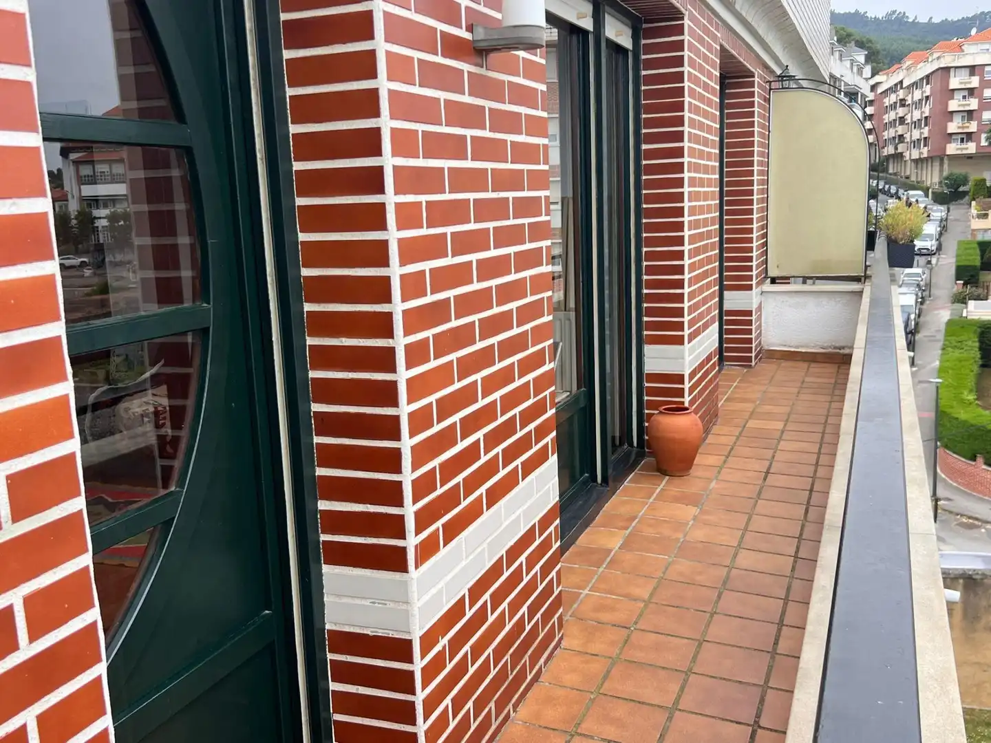 Vista exterior de Piso en venta en Castro-Urdiales con Calefacción, Terraza y Piscina comunitaria