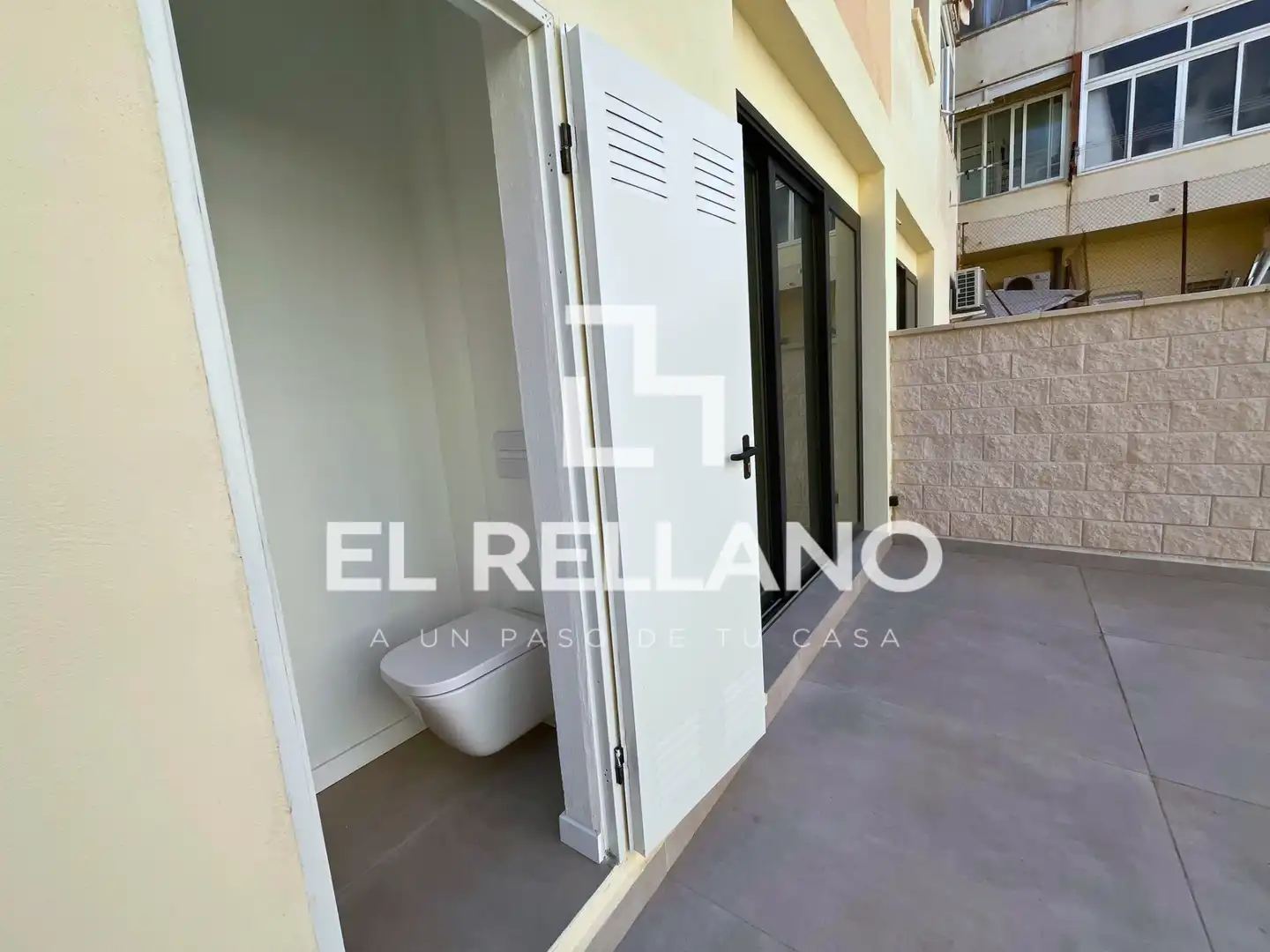 Vista exterior de Piso en venta en Badalona con Aire acondicionado, Calefacción y Jardín privado