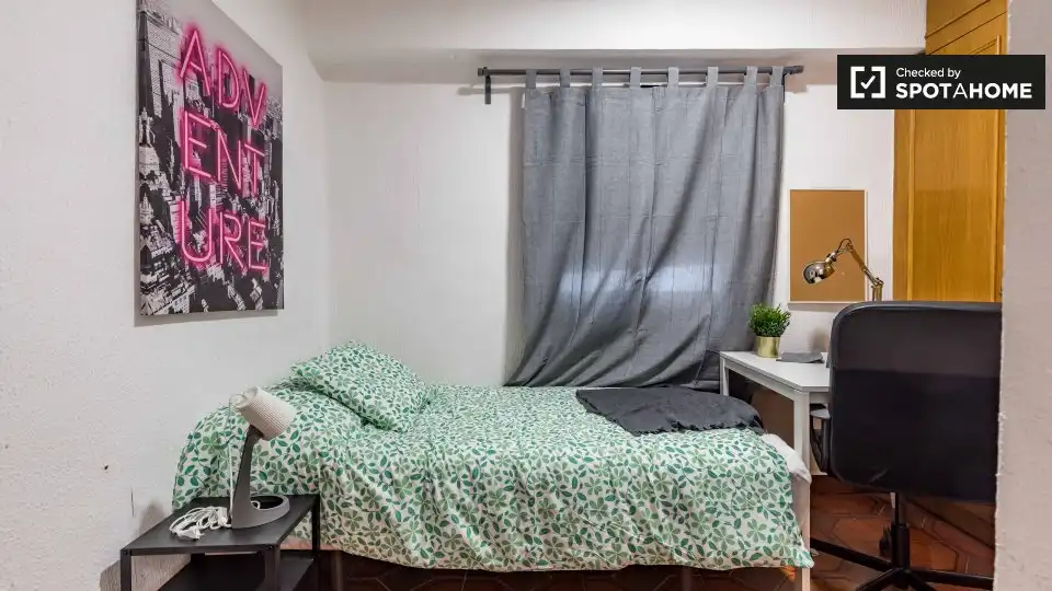 Habitación de Piso de alquiler en Valencia con Aire acondicionado, Calefacción y Amueblado