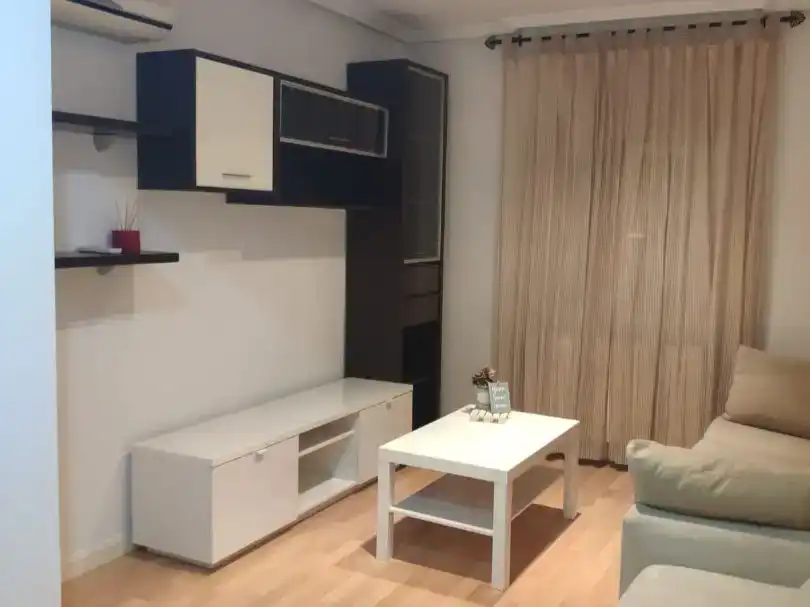 Sala d'estar de Pis en venda en Madrid amb Aire condicionat, Parquet i Moblat