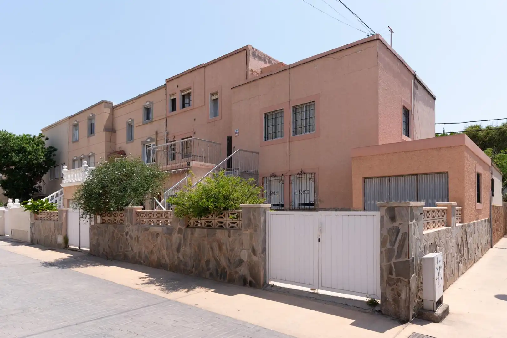 Außenansicht von Einfamilien-Reihenhaus zum Verkauf in Almería