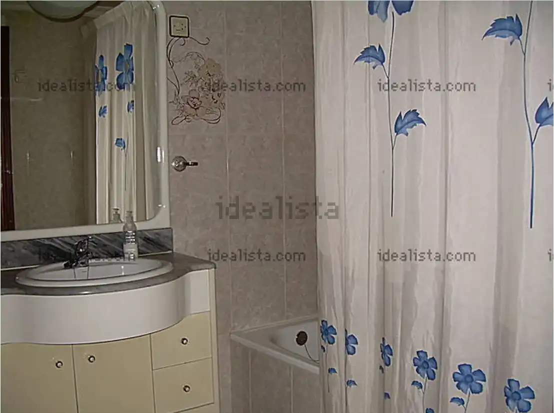 Badezimmer von Einfamilien-Reihenhaus zum Verkauf in Puertollano mit Terrasse und Möbliert