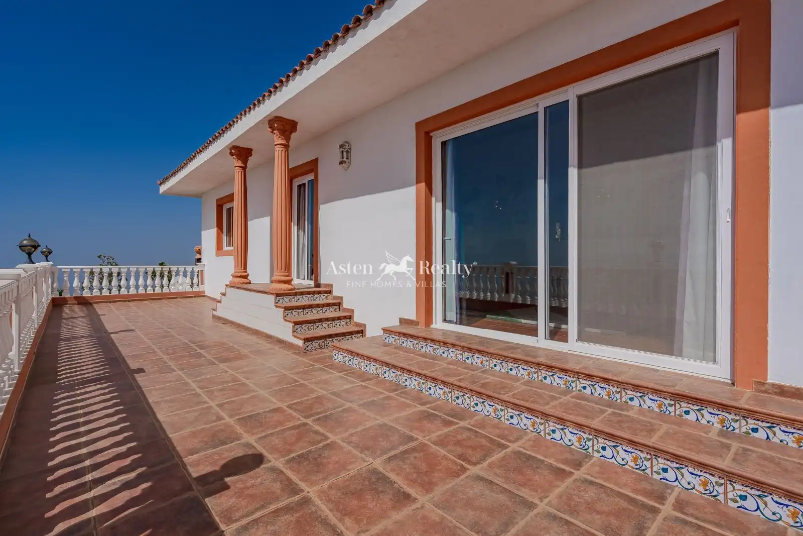 Vista exterior de Casa o chalet en venta en Adeje con Aire acondicionado, Terraza y Piscina