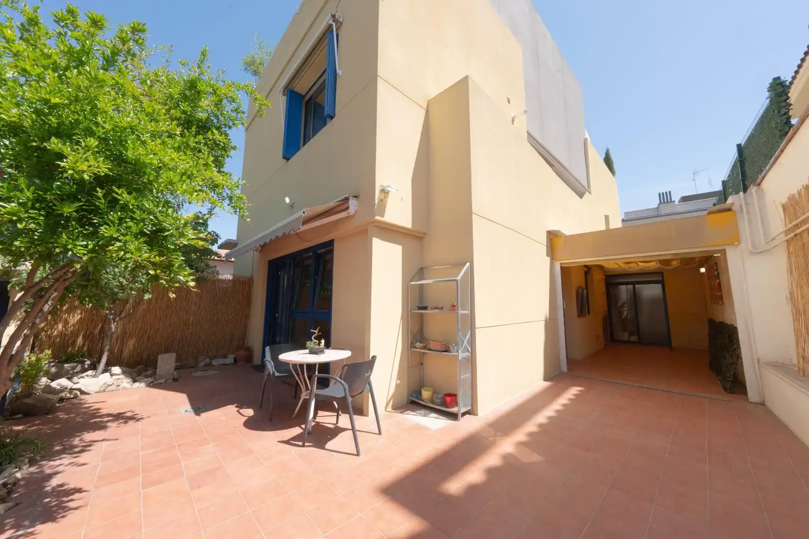 Außenansicht von Haus oder Chalet zum Verkauf in Madrid mit Klimaanlage, Heizung und Privatgarten