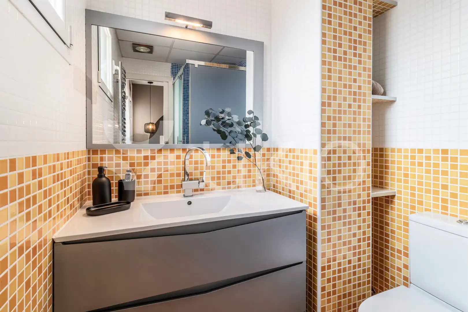 Bany de Apartament de lloguer en Madrid amb Aire condicionat, Calefacció i Terrassa