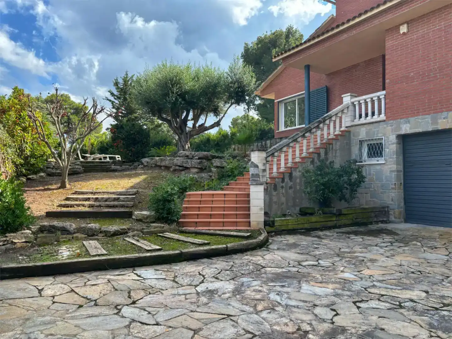 Vista exterior de Casa o xalet en venda en Corbera de Llobregat, Barcelona