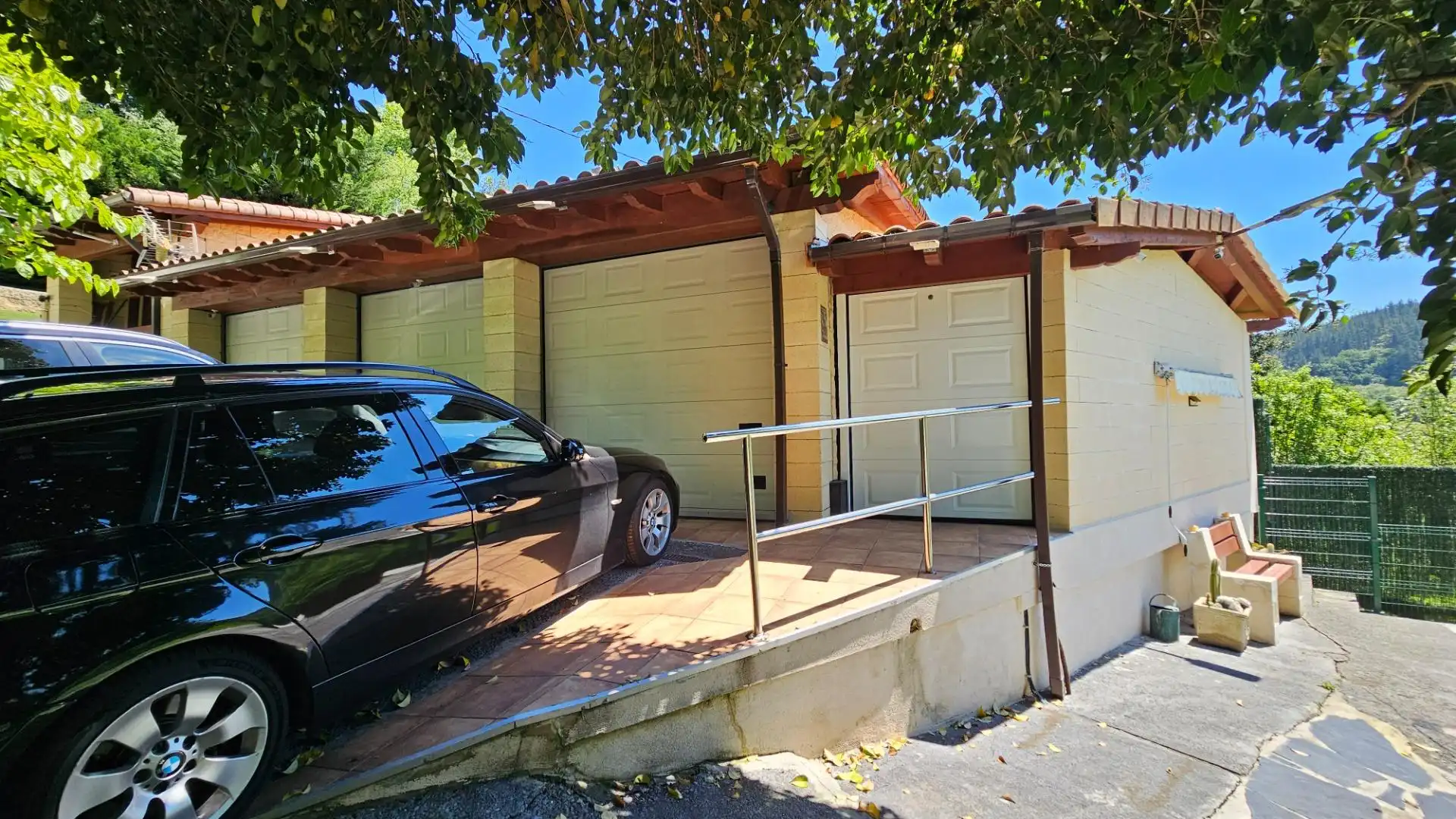 Aparcament de Casa o xalet en venda en Güeñes amb Aire condicionat, Calefacció i Jardí privat