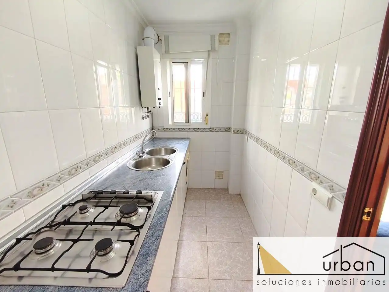 Cocina de Casa adosada en venta en Chipiona