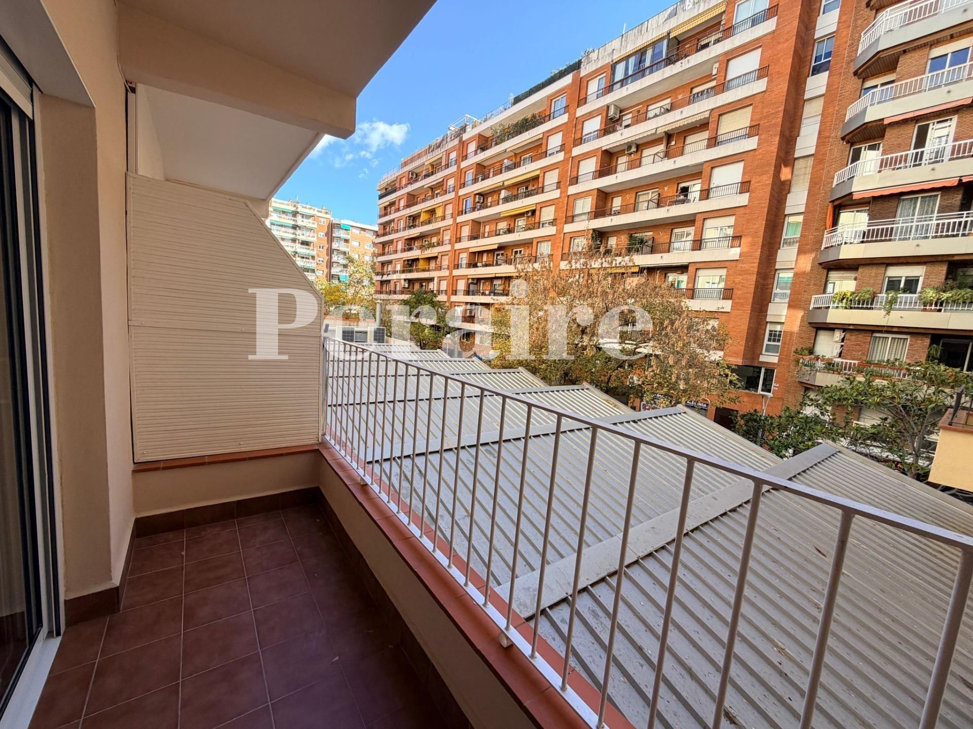 Exterior view of Flat to rent in  Barcelona Capital  with Heating and Balcony