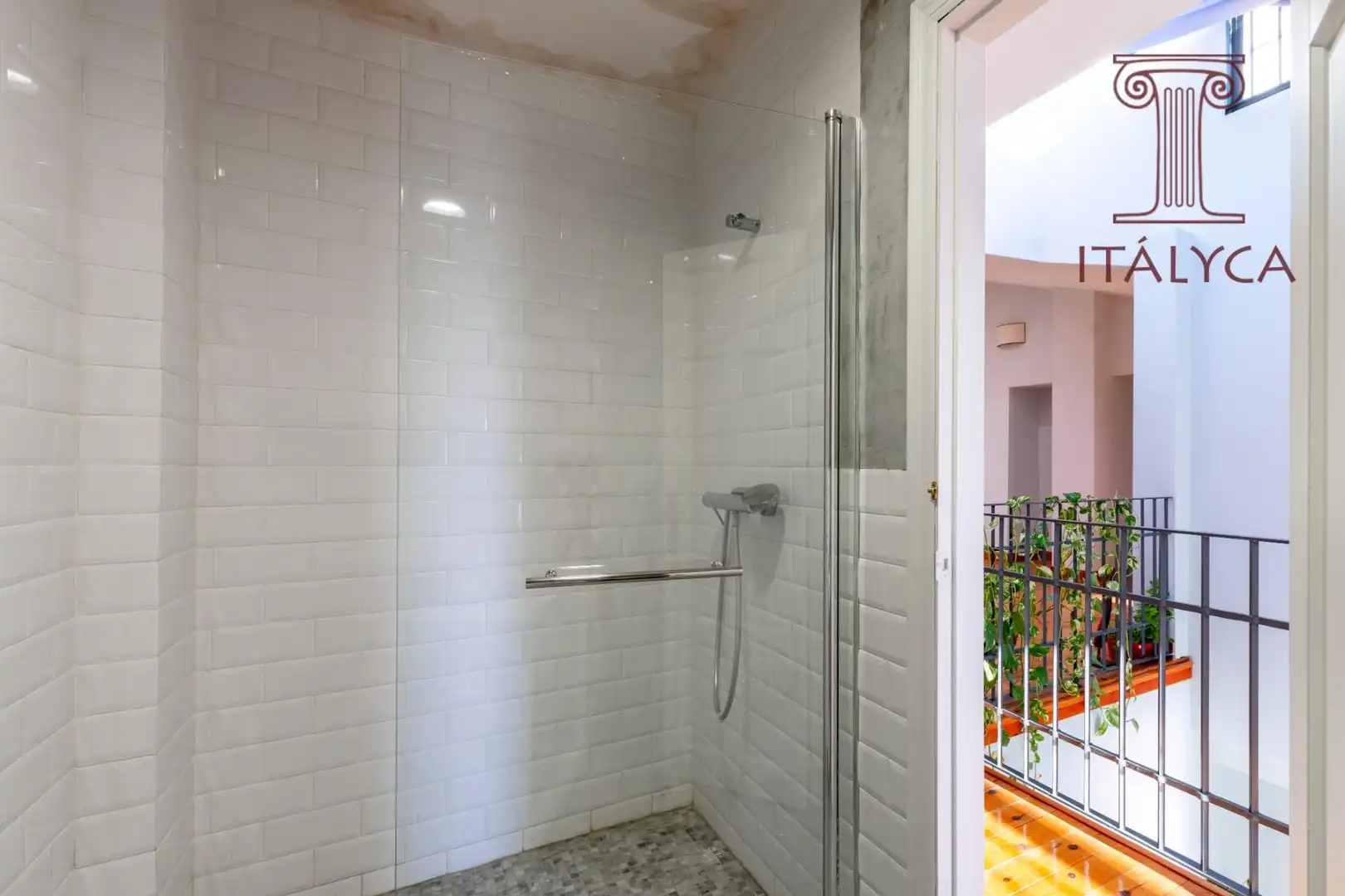 Bany de Casa o xalet en venda en Bormujos amb Aire condicionat, Calefacció i Jardí privat