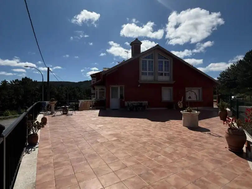 Vista exterior de Casa o xalet en venda en Fisterra amb Calefacció, Terrassa i Traster